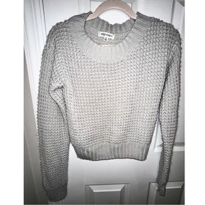 Gray crew neck knitted sweater 🧶